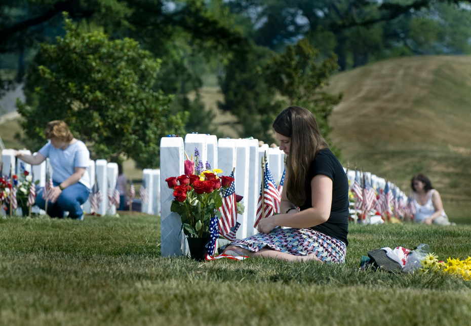 20070526095 Amanda Lamb, 21, sits in front of a headstone in Section 60 of Arlington National Cemetery on Memorial Day weekend. The stone marks the grave of her best friend, U.S. Army Spc. Justin Allan Rollins, a member of the 82nd Airborne.Rollins, 22, died on March 5, 2007, when an improvised explosive device detonated near his convoy in Samarra, Iraq.