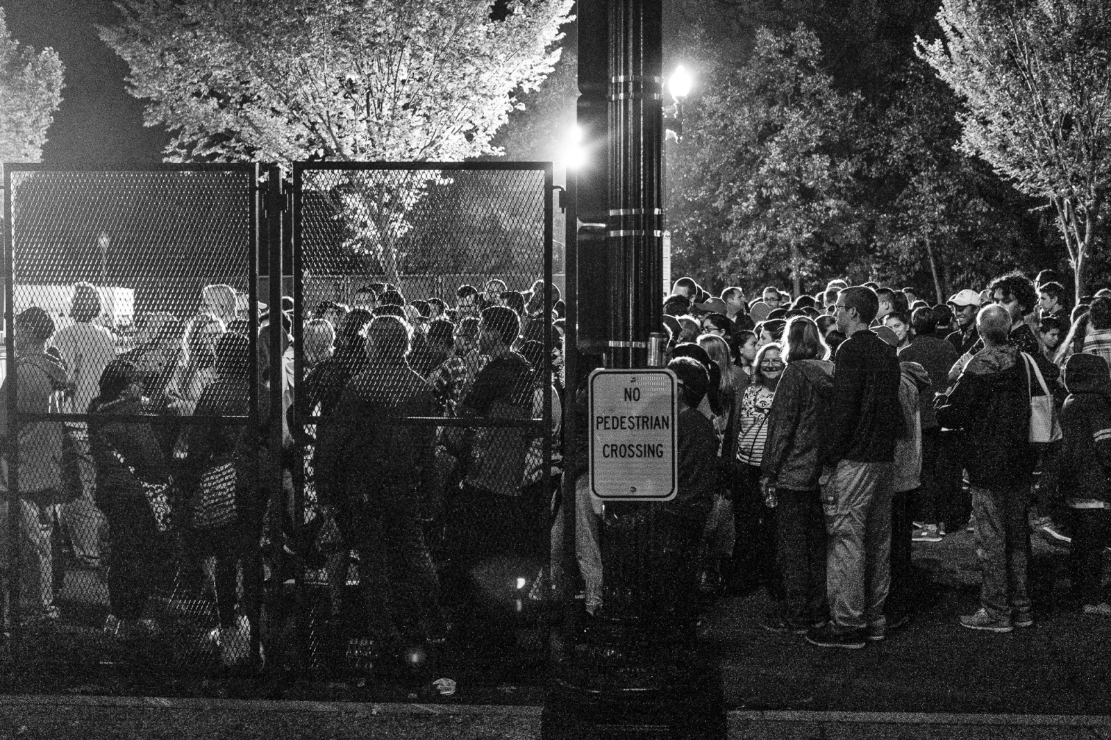 Spectators stand in line at a security checkpoint to wait to get a glimpse of Pope Francis to pass by in his “popemobile,” as he is driven on the streets around the Ellipse, south of the White House in Washington, District of Columbia, U.S., on Wednesday, Sept. 23, 2015.  Credit: Pete Marovich/Bloomberg